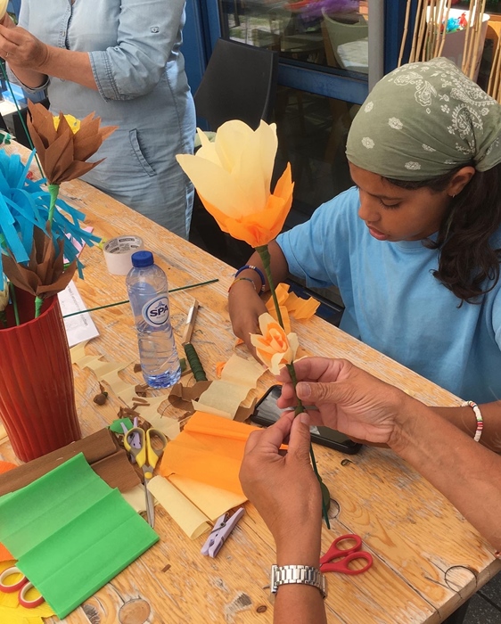 Strandbloemen papieren bloemen Bredene activiteiten zeeklassen kust schoolreis leerlingen jeugdcentrum accommodatie vakantieverblijf JVC jeugdverblijfcentrum