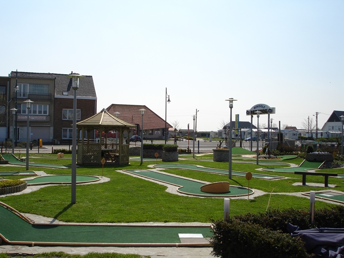 Minigolf activiteiten zeeklassen kust schoolreis leerlingen jeugdcentrum accommodatie vakantieverblijf JVC jeugdverblijfcentrum