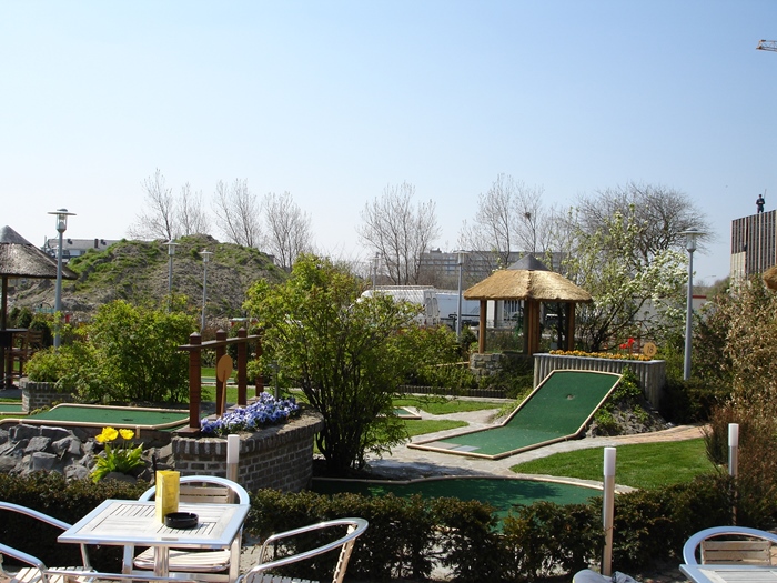 Minigolf activiteiten zeeklassen kust schoolreis leerlingen jeugdcentrum accommodatie vakantieverblijf JVC jeugdverblijfcentrum