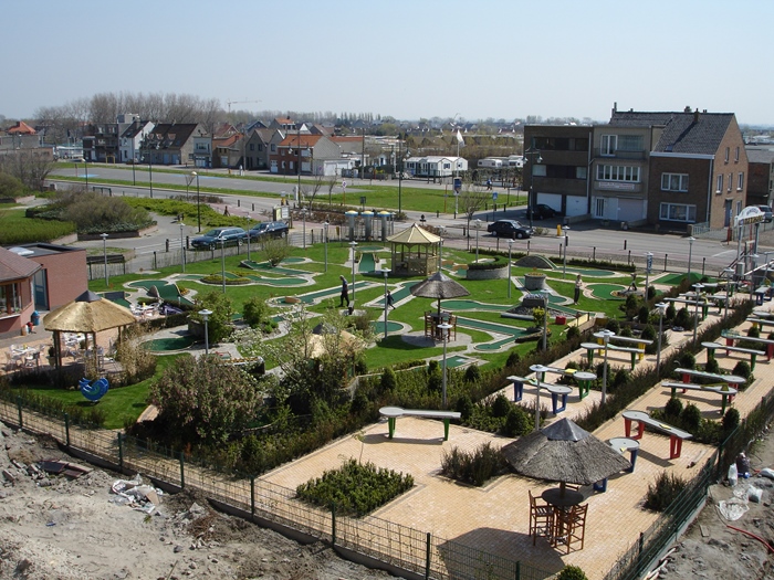 Minigolf activiteiten zeeklassen kust schoolreis leerlingen jeugdcentrum accommodatie vakantieverblijf JVC jeugdverblijfcentrum