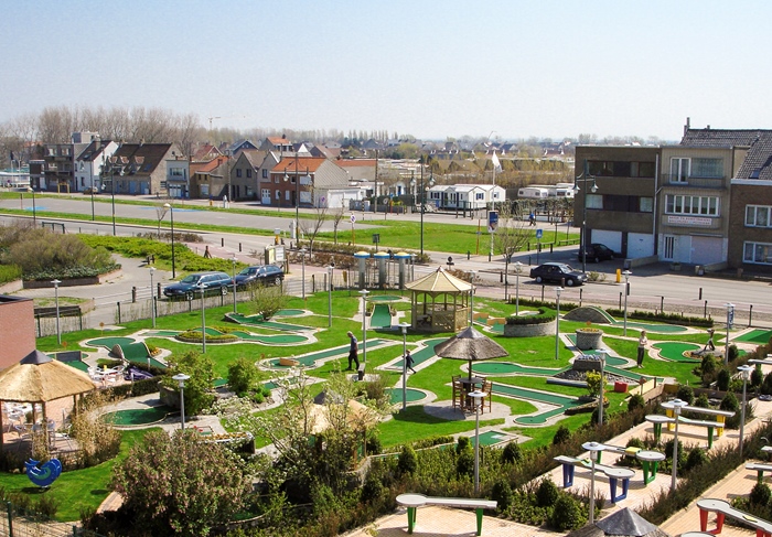 Minigolf activiteiten zeeklassen kust schoolreis leerlingen jeugdcentrum accommodatie vakantieverblijf JVC jeugdverblijfcentrum