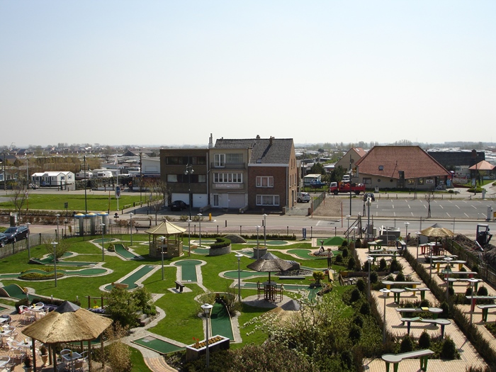 Minigolf activiteiten zeeklassen kust schoolreis leerlingen jeugdcentrum accommodatie vakantieverblijf JVC jeugdverblijfcentrum