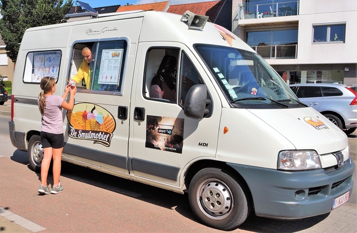 "De Smulmobiel" zeeklassen "Vlaamse kust " duin en zee schoolreis activiteiten jeugdcentrum accommodatie groepsaccommodatie JVC lekker ijsje
