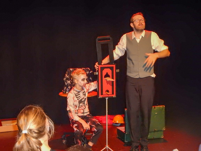 Verteltheater theater magisch vangen activiteiten zeeklassen kust schoolreis leerlingen jeugdcentrum accommodatie vakantieverblijf JVC jeugdverblijfcentrum Oostende