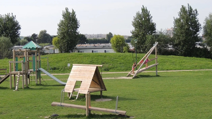 Activity by the sea: Recreational Area Grasduinen (Bredene)
