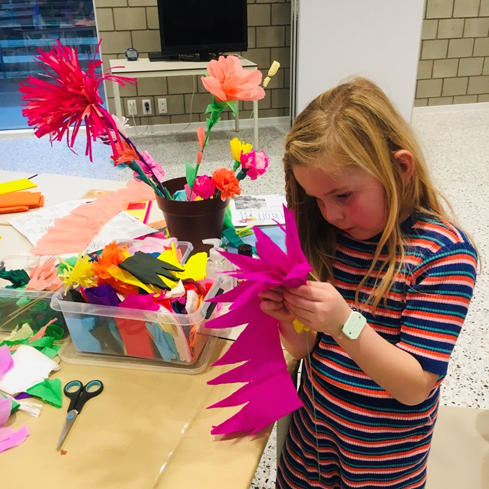 Strandbloemen papieren bloemen Bredene activiteiten zeeklassen kust schoolreis leerlingen jeugdcentrum accommodatie vakantieverblijf JVC jeugdverblijfcentrum