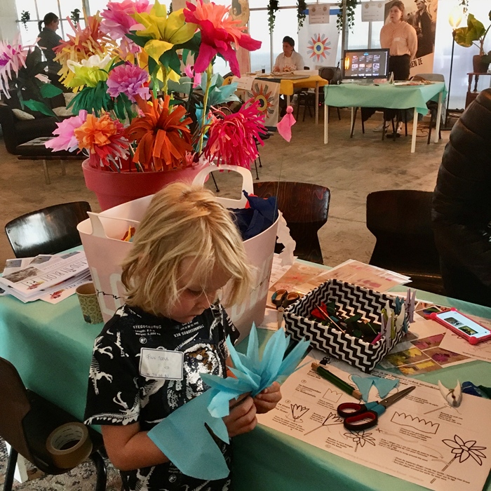 Strandbloemen papieren bloemen Bredene activiteiten zeeklassen kust schoolreis leerlingen jeugdcentrum accommodatie vakantieverblijf JVC jeugdverblijfcentrum