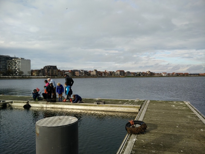 "Onder de spiegel van de spuikom" Oostende activiteiten zeeklassen kust schoolreis leerlingen jeugdcentrum accommodatie vakantieverblijf JVC jeugdverblijfcentrum