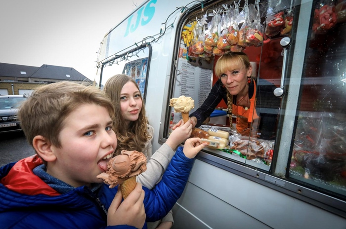"De Smulmobiel" zeeklassen "Vlaamse kust " duin en zee schoolreis activiteiten jeugdcentrum accommodatie groepsaccommodatie JVC lekker ijsje