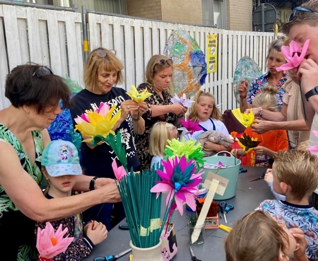 Activité en bord de mer Fleurs de plage en papier crépon (Bredene)