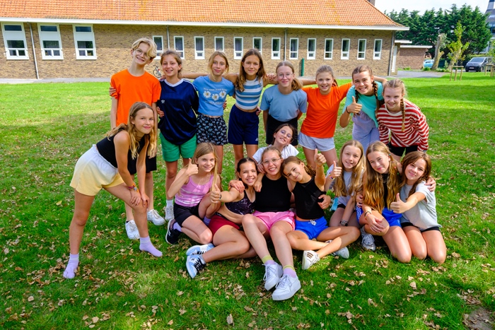 groepsfoto activiteiten zee jeugd en vakantiecentrum weekend aan zee vakantie op reis met de klas verblijf zee jeugdverblijfcentrum jvc vakantiehuis groepsreis accommodatie accommodaties groepsaccommodatie duin en zee jeugdverblijven